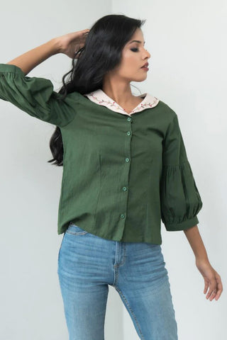 Embroidered collar shirt