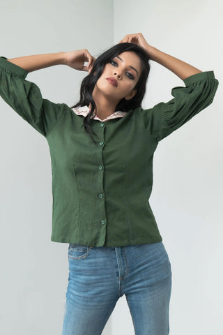 Embroidered collar shirt