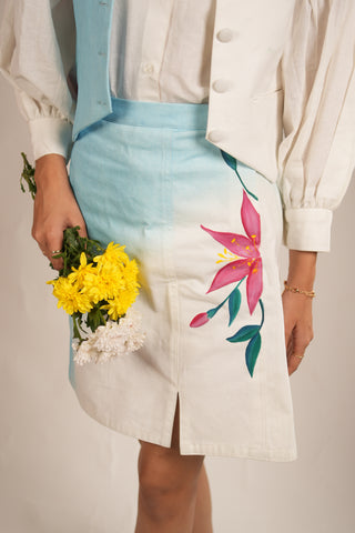 Lily - The Statement Piece