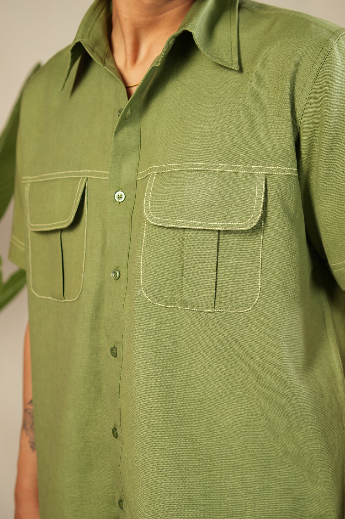 Moray Eel - Green stitch line shirt